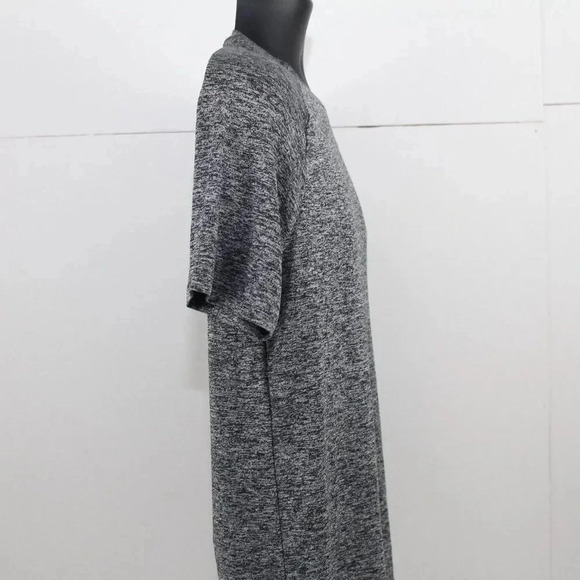 UNDER ARMOUR Tee - Picture 4 of 8